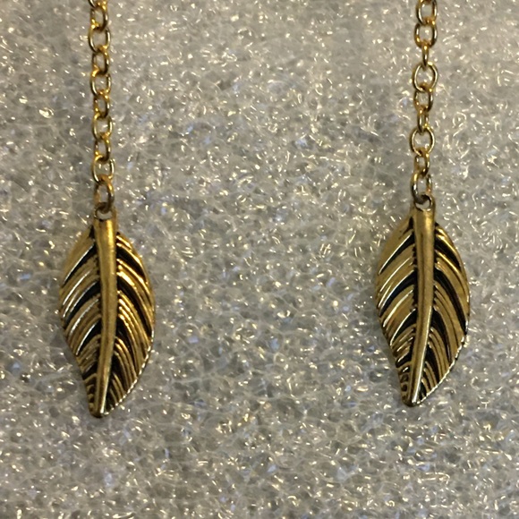 Allison Reed ~ Earrings - Picture 2 of 3